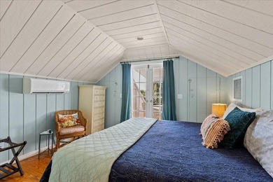 Own a charming, versatile piece of Florida history in the heart - photo 34