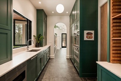Some homes are designed to be seen. This one was designed to be - photo 36