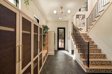 Some homes are designed to be seen. This one was designed to be - photo 39