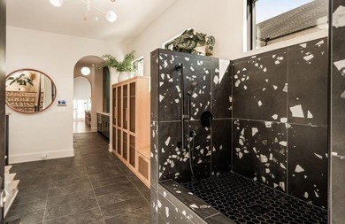 Some homes are designed to be seen. This one was designed to be - photo 40
