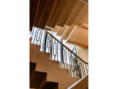 Some homes are designed to be seen. This one was designed to be - photo 46
