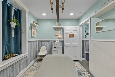 Own a charming, versatile piece of Florida history in the heart - photo 47