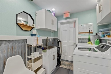 Own a charming, versatile piece of Florida history in the heart - photo 49