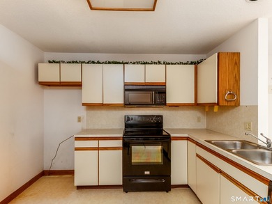 Fabulous 8 unit complex on cul-de-sac. Gorgeous marsh views - photo 10