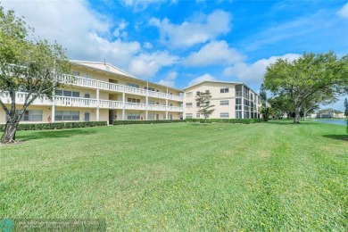 Lake Condo For Sale in Boca Raton, Florida