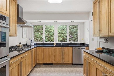 WORK FROM THE COMFORT OF YOUR OWN HOME! Professional home office - photo 5
