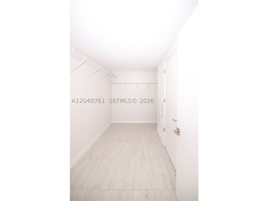 1/1 apt  approved, huge closet that fits a sofa bed, a block - photo 19