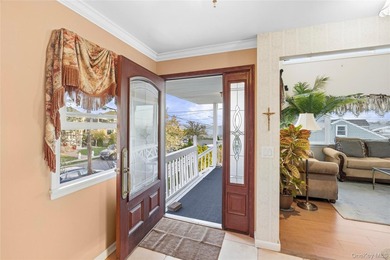 Welcome to an exceptional waterfront retreat in the heart of - photo 4