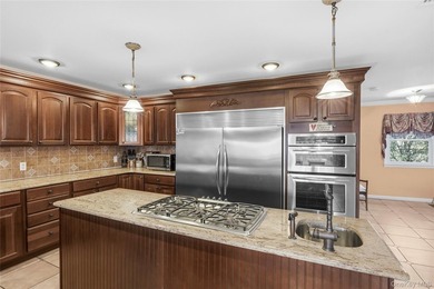 Welcome to an exceptional waterfront retreat in the heart of - photo 5