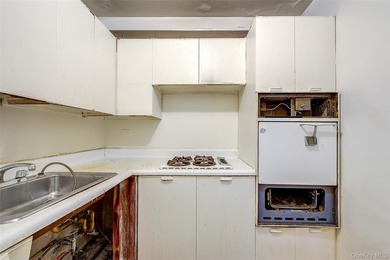This incredible *blank canvas* opportunity is tailor-made for a - photo 12
