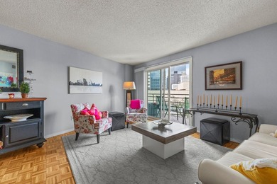 Enjoy easy downtown living in this beautifully maintained - photo 10