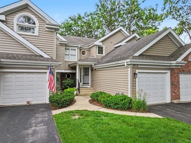 (private lake, pond, creek) Townhome/Townhouse For Sale in Arlington Heights Illinois