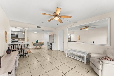 Coastal Comfort meets downtown Stuart Convenience This charming - photo 11