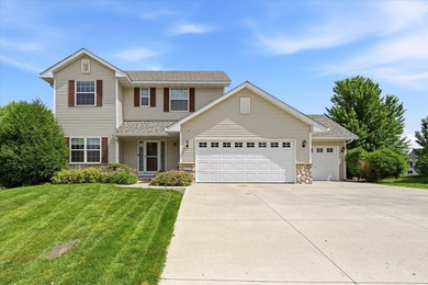 Welcome to this beautiful two-story home in the Copper Creek - photo 1