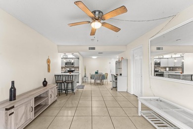 Coastal Comfort meets downtown Stuart Convenience This charming - photo 12