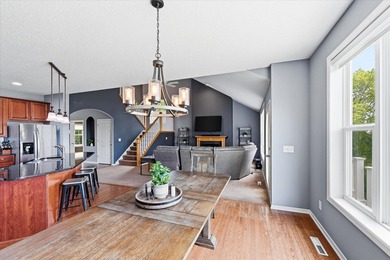 Welcome to this beautiful two-story home in the Copper Creek - photo 2