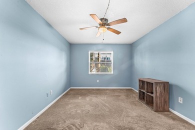 Coastal Comfort meets downtown Stuart Convenience This charming - photo 13