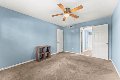 Coastal Comfort meets downtown Stuart Convenience This charming - photo 14