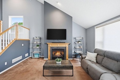 Welcome to this beautiful two-story home in the Copper Creek - photo 4