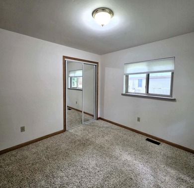 Beautiful Lakefront Ranch home on all-sport Ess Lake! Located on - photo 14
