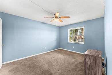 Coastal Comfort meets downtown Stuart Convenience This charming - photo 15