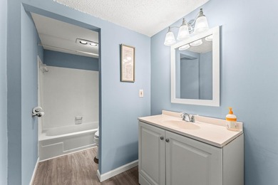 Coastal Comfort meets downtown Stuart Convenience This charming - photo 16