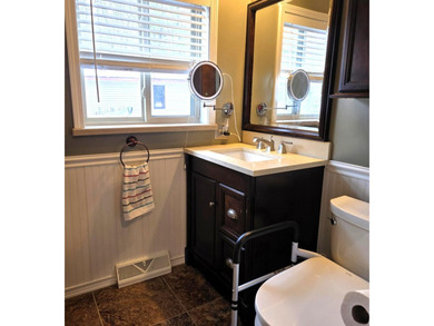 Beautiful Lakefront Ranch home on all-sport Ess Lake! Located on - photo 19