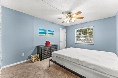 Coastal Comfort meets downtown Stuart Convenience This charming - photo 20