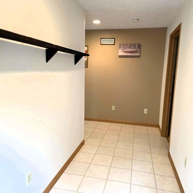 Beautiful Lakefront Ranch home on all-sport Ess Lake! Located on - photo 22