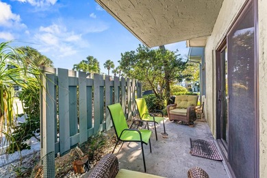 Coastal Comfort meets downtown Stuart Convenience This charming - photo 24