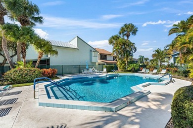 Coastal Comfort meets downtown Stuart Convenience This charming - photo 30