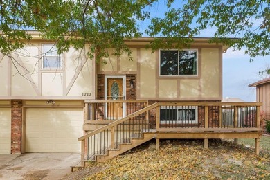 (private lake, pond, creek) Townhome/Townhouse Sale Pending in Olathe Kansas