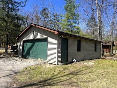 Beautiful Lakefront Ranch home on all-sport Ess Lake! Located on - photo 32