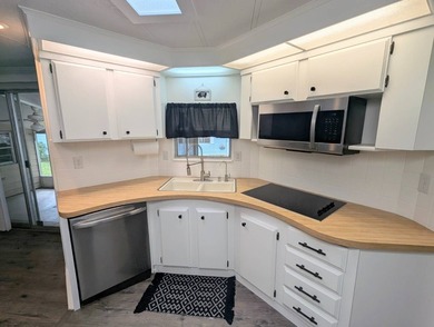 This move-in ready, fully remodeled, partially furnished - photo 10
