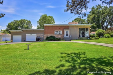 Most homes on this stretch of McHenry look out at the Fox River - photo 1