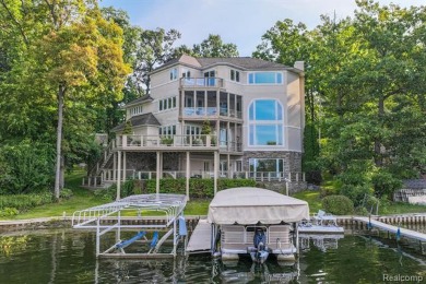 Lobdell Lake Home For Sale in Fenton Michigan