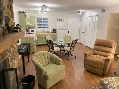This is a really nice highly desired WALK IN unit with LVP - photo 2