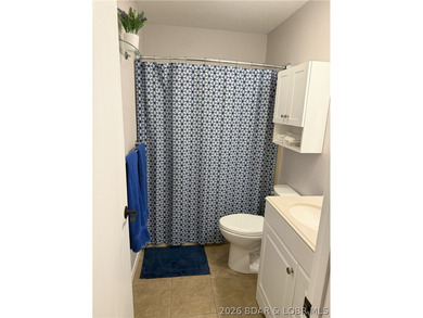 This is a really nice highly desired WALK IN unit with LVP - photo 3