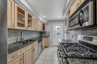 Welcome to this beautifully maintained and exceptionally bright - photo 6