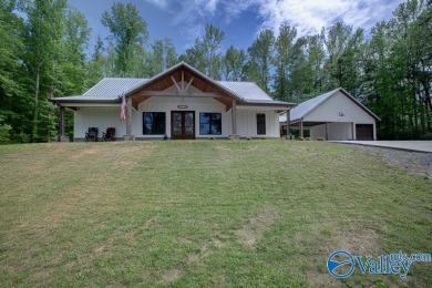 Lake Home For Sale in Guntersville, Alabama