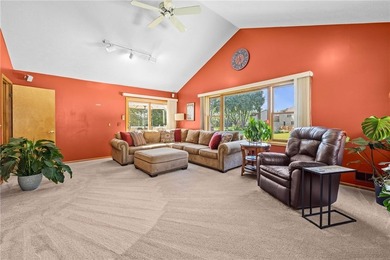 Welcome to this impeccably maintained 4-bedroom, 3.5-bath - photo 13