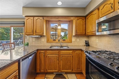 Welcome to this impeccably maintained 4-bedroom, 3.5-bath - photo 18