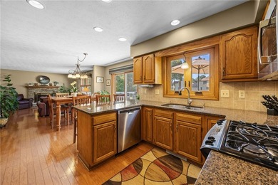 Welcome to this impeccably maintained 4-bedroom, 3.5-bath - photo 19