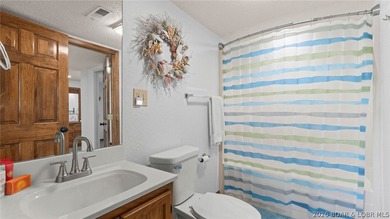 Welcome to this beautifully updated 3-bedroom, 2.5 bath - photo 22
