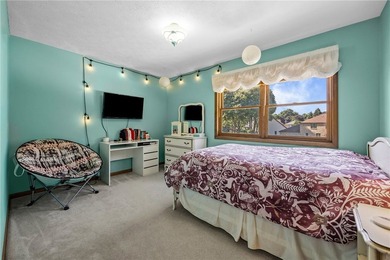 Welcome to this impeccably maintained 4-bedroom, 3.5-bath - photo 27