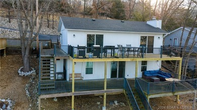 Beautifully updated 3 bed, 2 bath lakefront home at the 3MM in a - photo 1