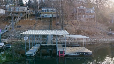 Beautifully updated 3 bed, 2 bath lakefront home at the 3MM in a - photo 2