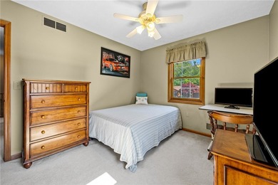 Welcome to this impeccably maintained 4-bedroom, 3.5-bath - photo 32