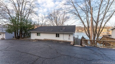 Beautifully updated 3 bed, 2 bath lakefront home at the 3MM in a - photo 3