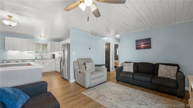 Beautifully updated 3 bed, 2 bath lakefront home at the 3MM in a - photo 4